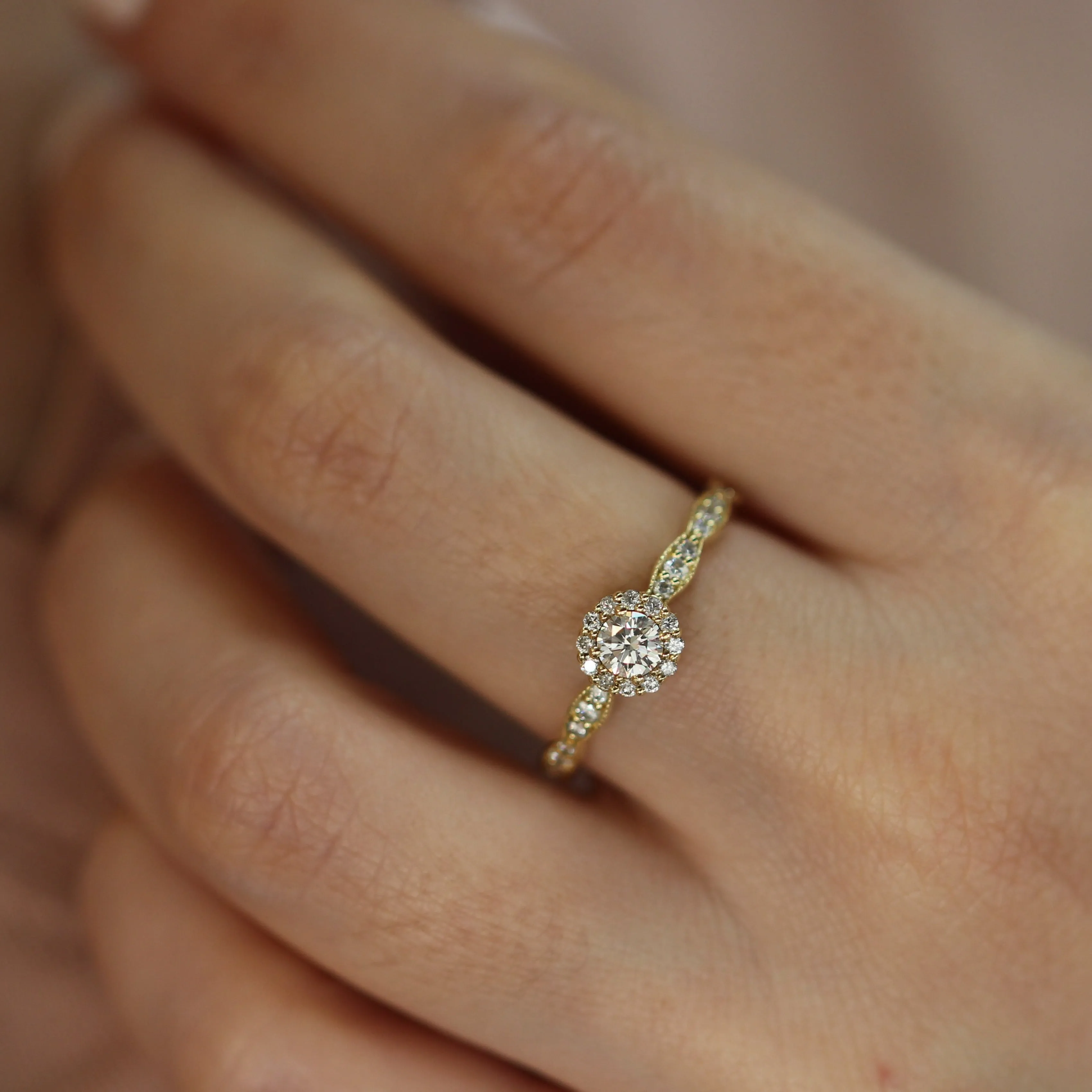 Elizabeth Gold Ring White Diamonds